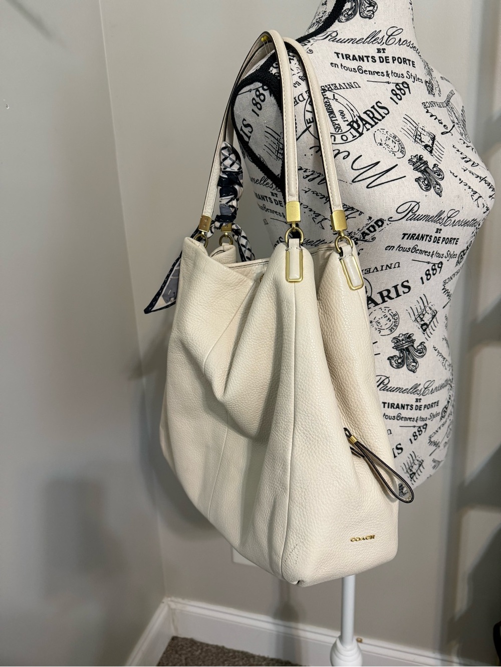 Coach Madison Elegant Cream Leather Shoulder Bag with Scarf Accent - Picture 5 of 16